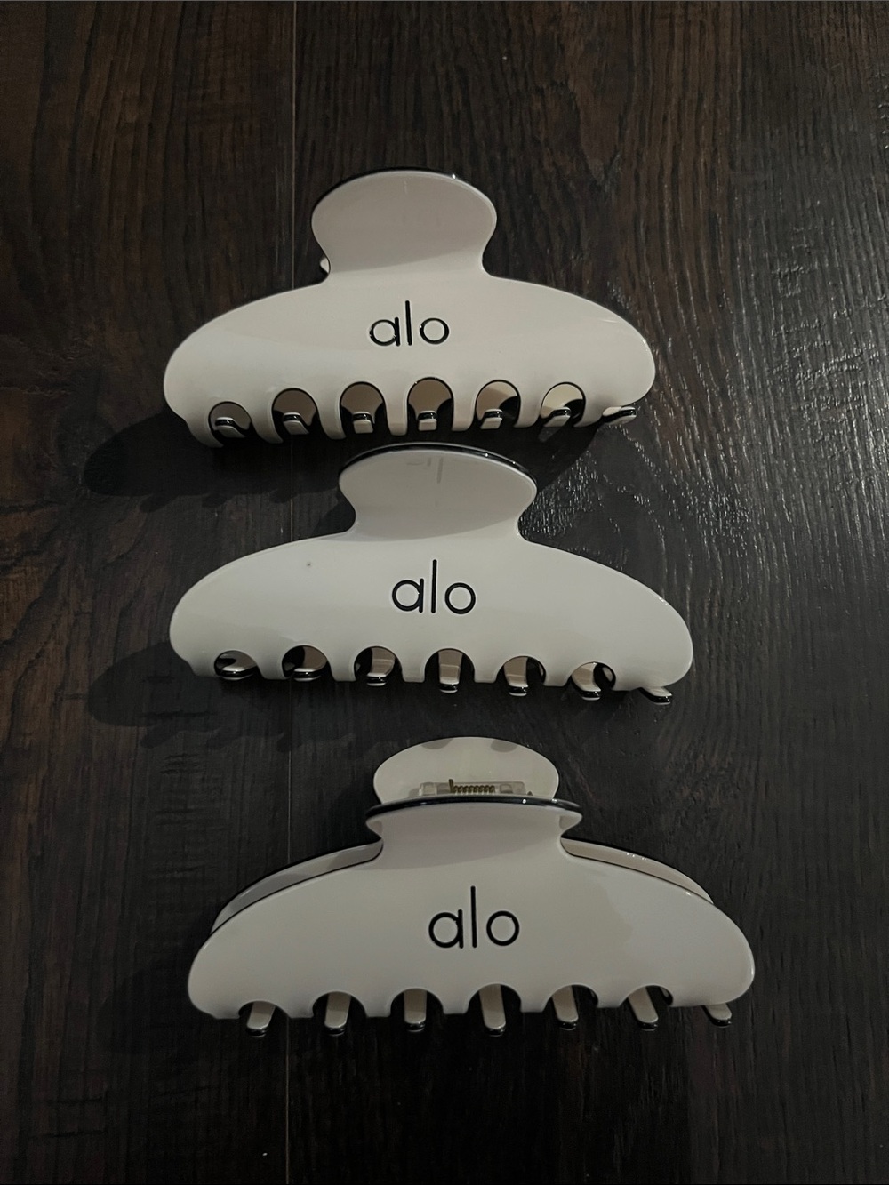 ALO Yoga White Hair Claw Clips - Set of 3